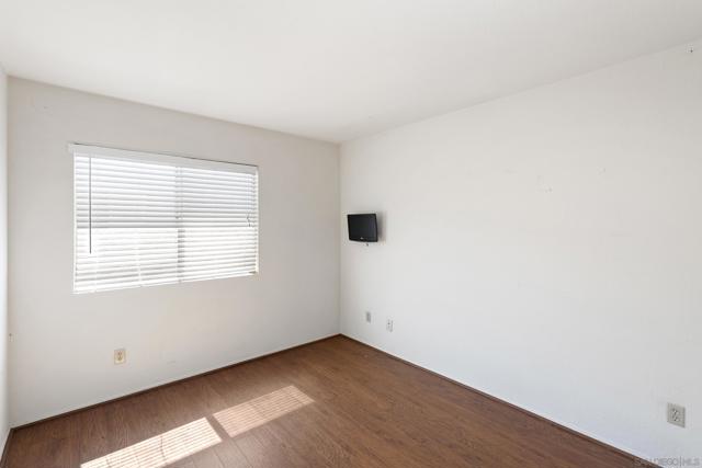 2332 Back Nine St, Oceanside CA: https://media.crmls.org/mediaz/891bc1cd-e81b-4ccc-9152-22e23fdcfe76.jpg