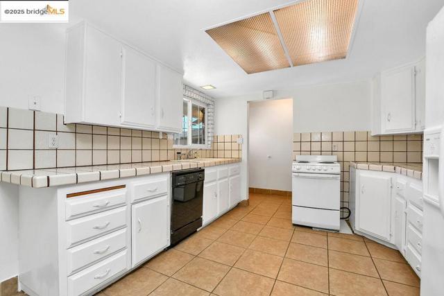 3026 El Monte Ct, Antioch CA: https://media.crmls.org/mediaz/891d3e22-6a48-47d5-937d-62304525db01.jpg