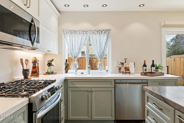 1617 Beagle Court, Ventura CA: https://media.crmls.org/mediaz/891d46c3-0710-4555-86a7-d6d30c20985c.jpg