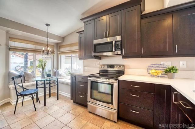 15852 Caminito Cercado, San Diego CA: https://media.crmls.org/mediaz/891dd9ec-f4eb-49d9-bb8e-2d1fab0af622.jpg
