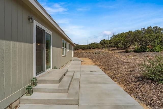2203 Hyde Park Lane, Campo CA: https://media.crmls.org/mediaz/891dfbde-028c-4c11-b86f-d47803a86d2d.jpg
