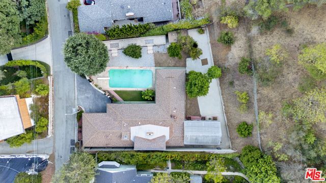 7230 Outpost Cove Drive, Los Angeles CA: https://media.crmls.org/mediaz/891e14f0-0c61-457b-8454-3ef7fff9791d.jpg