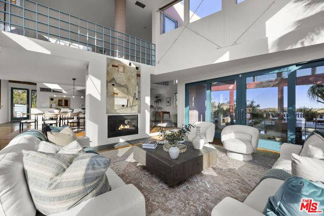 2980 Hollyridge Drive, Los Angeles CA: https://media.crmls.org/mediaz/891e1e52-dcde-46a9-aefe-300b2a6feb05.jpg