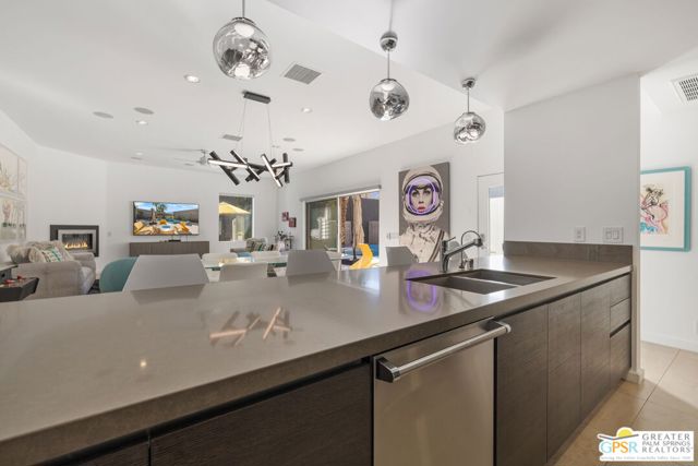 1065 Dane Drive, Palm Springs CA: https://media.crmls.org/mediaz/891e69f3-277e-4390-9366-48603c6fe935.jpg