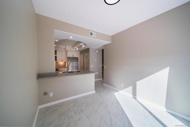 8625 Via Mallorca, La Jolla CA: https://media.crmls.org/mediaz/891e6ea2-ad9c-42e1-b892-cc9c938a141f.jpg