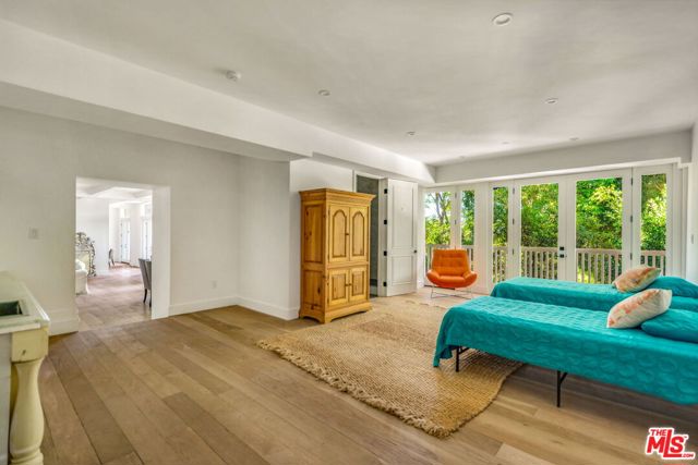 9669 Oak Pass Road, Beverly Hills CA: https://media.crmls.org/mediaz/891efc76-083d-473c-8d9e-cfdc29eda8d7.jpg