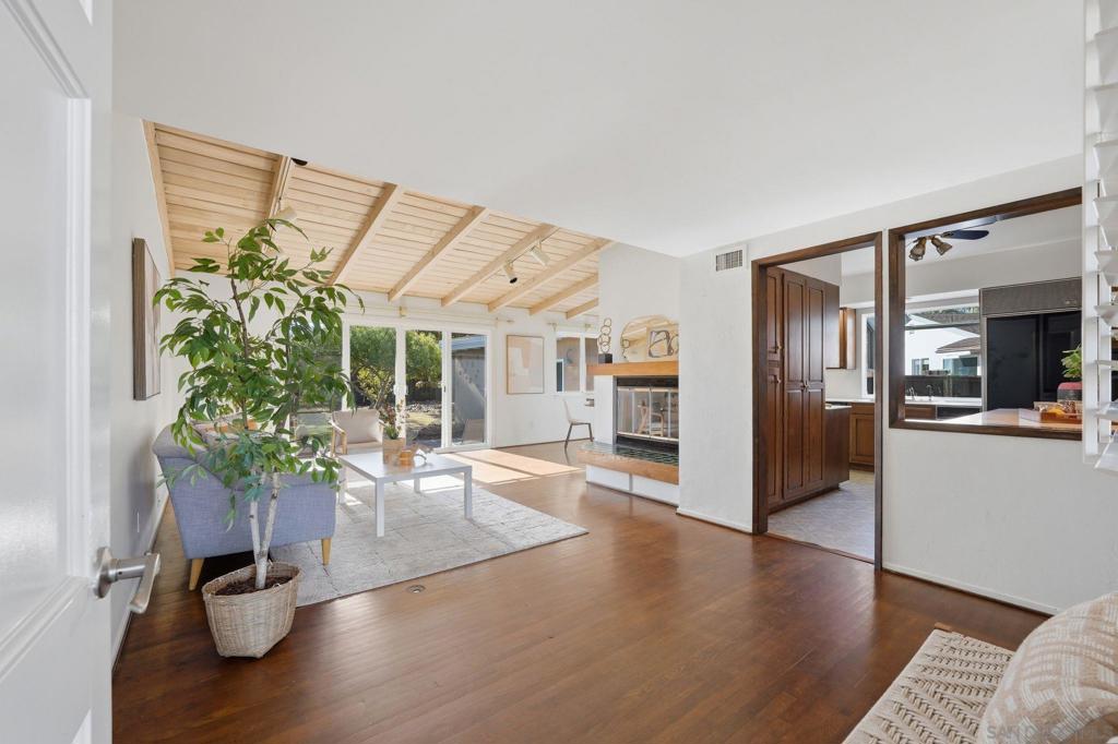 2212 August - photo 5