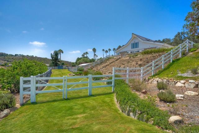 7702 Camino Sereno, Escondido CA: https://media.crmls.org/mediaz/891f4d59-6209-4308-9ad4-ed7eff6f1f2c.jpg
