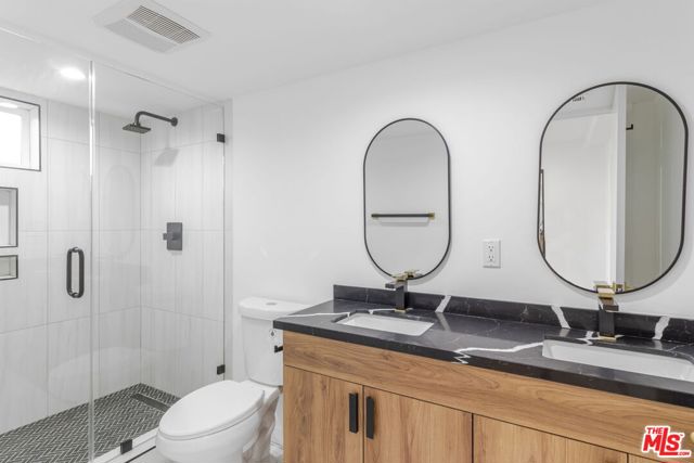10827 Hartsook Street, North Hollywood CA: https://media.crmls.org/mediaz/891fbbb8-0fb0-4821-9fd5-7f291ba9e4bf.jpg