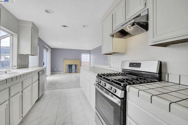 1618 Putnam St, Antioch CA: https://media.crmls.org/mediaz/892066d7-cae3-440a-a0dd-1728a28ea6b8.jpg