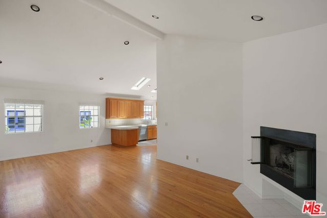 2534 Wellesley Avenue, Los Angeles CA: https://media.crmls.org/mediaz/8920a688-7933-4862-88b8-21998daf6807.jpg