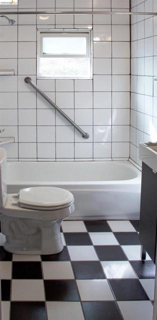 Image 59 of 60 For 1260 63rd St.