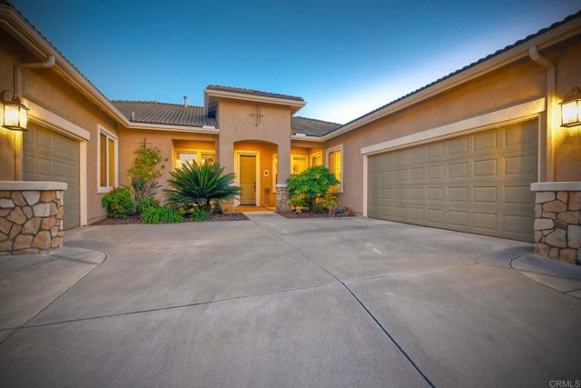 2682 Dundee Glen, Escondido CA: https://media.crmls.org/mediaz/8920c2aa-29ea-47af-99a7-f19a0596f496.jpg