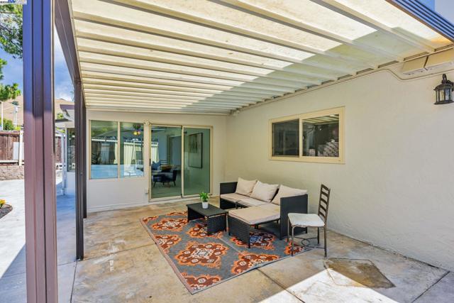 216 Appian Way, Union City CA: https://media.crmls.org/mediaz/892110ff-4f23-44a7-b16b-cb70ba658180.jpg