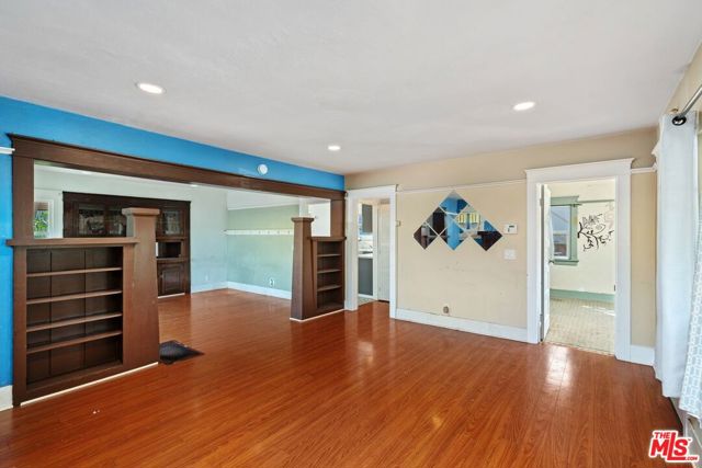 4812 Arlington Avenue, Los Angeles CA: https://media.crmls.org/mediaz/8921c8e4-a79b-432b-be94-8c1ae9067ed8.jpg