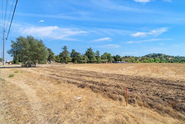 14325 Monterey Road, San Martin CA: https://media.crmls.org/mediaz/8921fcd6-99f6-4124-82e2-c50645571ab6.jpg