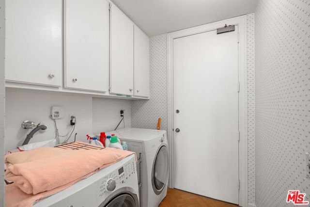 10114 Empyrean Way, Los Angeles CA: https://media.crmls.org/mediaz/8922067a-2458-4c07-ae32-df0f12a350b4.jpg