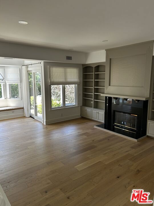 10515 Oaklawn Road, Los Angeles CA: https://media.crmls.org/mediaz/89223c3c-def0-4540-8ab7-3bb131e704da.jpg