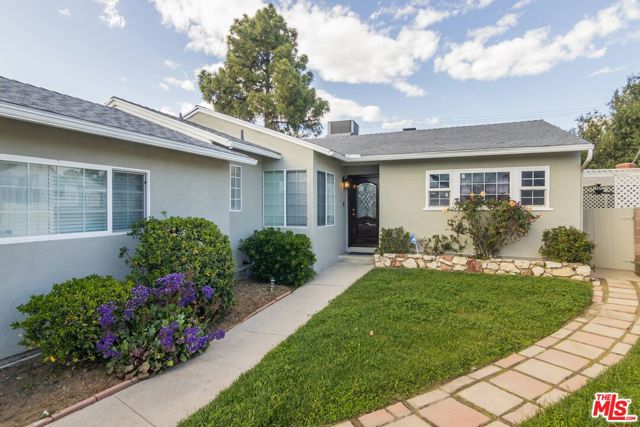 5332 Goodland Avenue, Valley Village CA: https://media.crmls.org/mediaz/8922ccef-b1cb-4615-acd0-8bba077a7d49.jpg