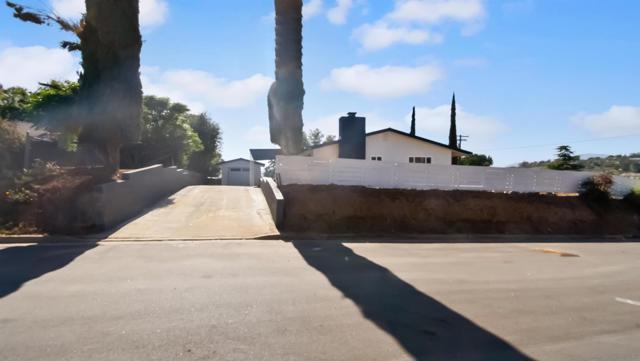 2351 ELTINGE DRIVE, Alpine CA: https://media.crmls.org/mediaz/892340f5-a379-4e31-a267-d6431e5b3fc1.jpg