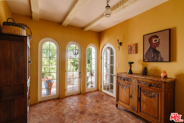5163 Franklin Avenue, Los Angeles CA: https://media.crmls.org/mediaz/89234b9b-362b-475a-ace7-4841021e960f.jpg