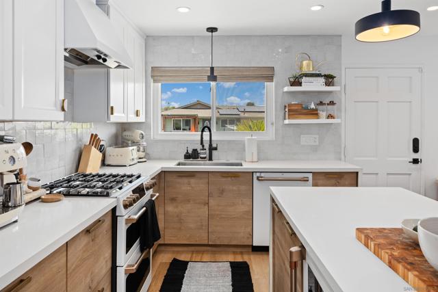 2068 Montclair, San Diego CA: https://media.crmls.org/mediaz/89234c90-5b78-4f9d-b4ea-84f394219758.jpg