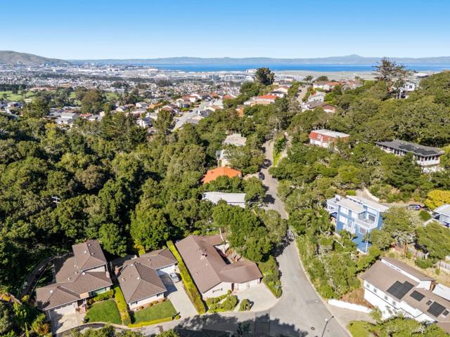 2 Corte Camellia, Millbrae CA: https://media.crmls.org/mediaz/8923f5fa-4645-4782-a2fd-892cd6ef5684.jpg