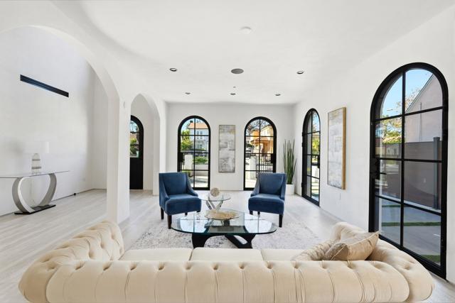 Detail Gallery Image 9 of 52 For 160 N Stanley Dr, Beverly Hills,  CA 90211 - 5 Beds | 5/1 Baths