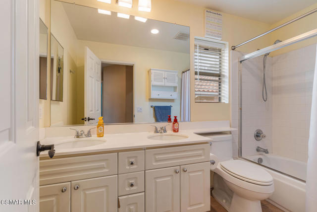 676 Buenos Tiempos Drive, Camarillo CA: https://media.crmls.org/mediaz/8924c7e3-68dd-4c50-a6bd-7c709df3f1e2.jpg