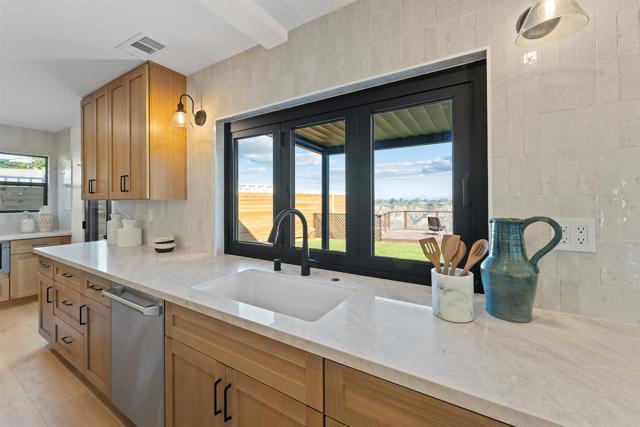 5777 Desert View Drive, La Jolla CA: https://media.crmls.org/mediaz/8924ce18-13e6-4cfb-bbae-708eb795bf30.jpg