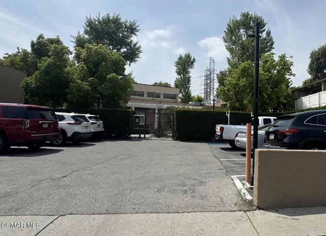 10331 Lindley Avenue, Porter Ranch CA: https://media.crmls.org/mediaz/8925189d-336a-4172-a7a4-12a13aea9a17.jpg