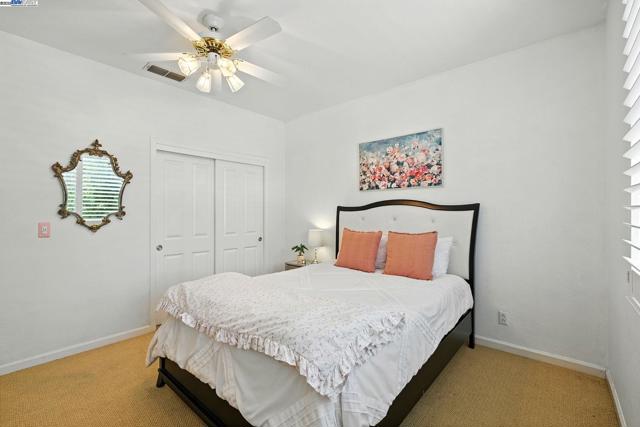 304 Dillon Court, Roseville CA: https://media.crmls.org/mediaz/89251999-66b5-4256-8249-3992a019f25b.jpg
