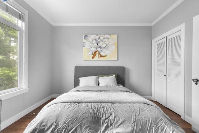 1925 Leavenworth St, San Francisco CA: https://media.crmls.org/mediaz/8925e095-0be4-4ff4-b832-a5a8eecbead3.jpg