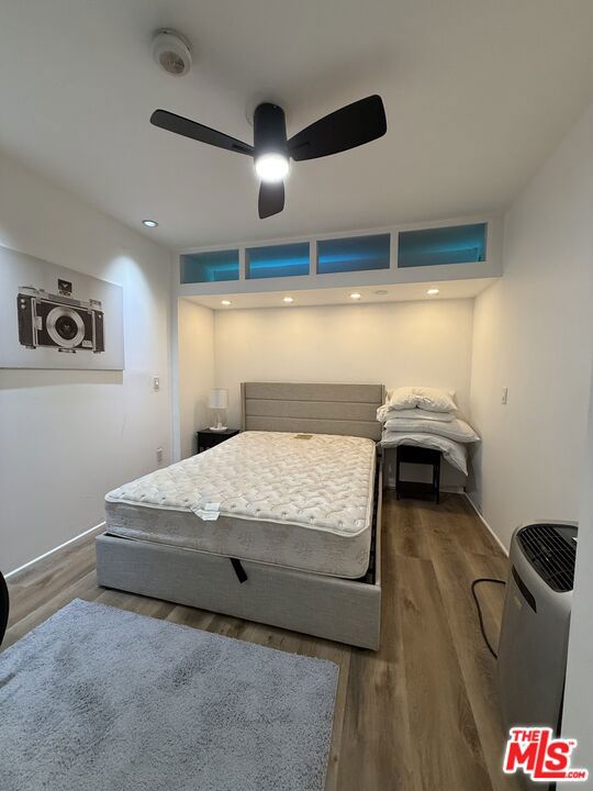 39 Westminster Avenue, Venice CA: https://media.crmls.org/mediaz/89263be5-0739-4e52-8338-296007e365bf.jpg