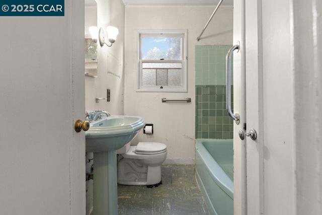 36 Vallecito Lane, Orinda CA: https://media.crmls.org/mediaz/89270885-bbf9-48a2-a65d-a08f8b0d490f.jpg