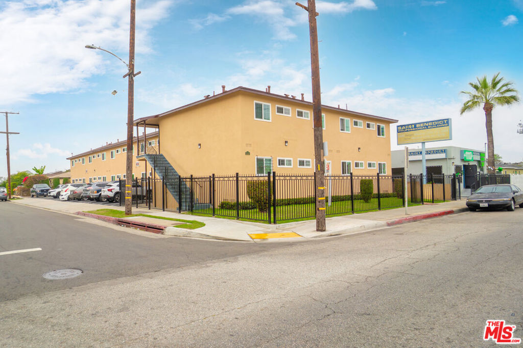 Multifamily at 11123 S Inglewood Avenue