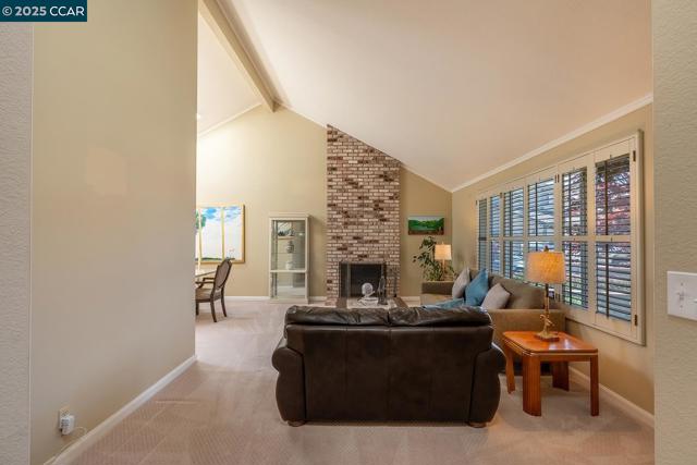 6082 Slopeview Ct, Castro Valley CA: https://media.crmls.org/mediaz/89275b03-8171-475d-99f6-24222453cb56.jpg