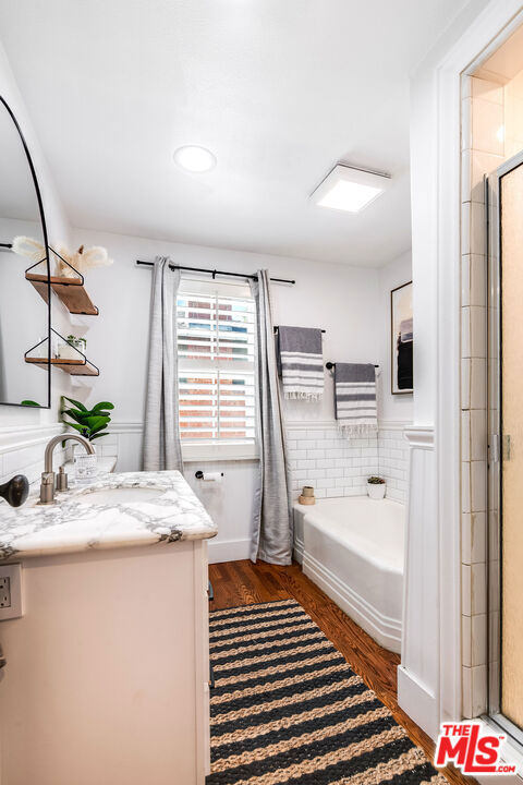 5711 Colbath Avenue, Valley Glen CA: https://media.crmls.org/mediaz/89287724-5b4f-44db-a9f8-f5a286527ad0.jpg