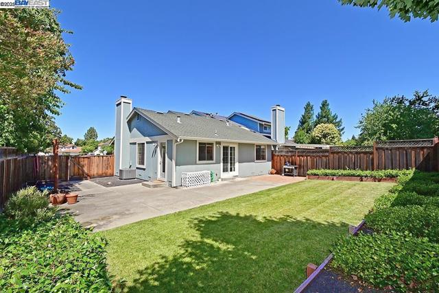 476 Mulqueeney St, Livermore CA: https://media.crmls.org/mediaz/8928a833-12f0-401b-80d3-be890df4c6fc.jpg
