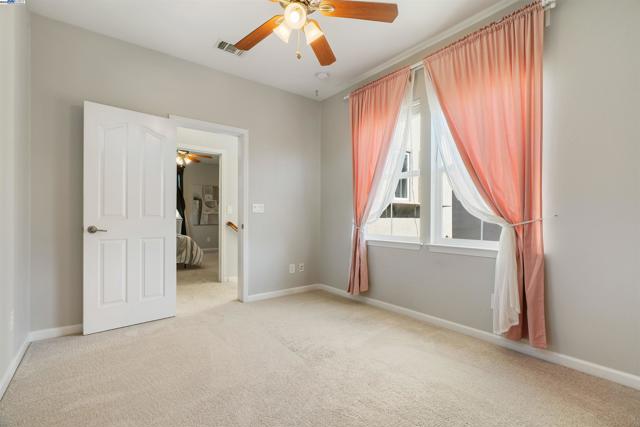 215 W Santa Cruz Way, Mountain House CA: https://media.crmls.org/mediaz/8928f59c-3ff5-4f5e-8d0d-f28d4415b061.jpg