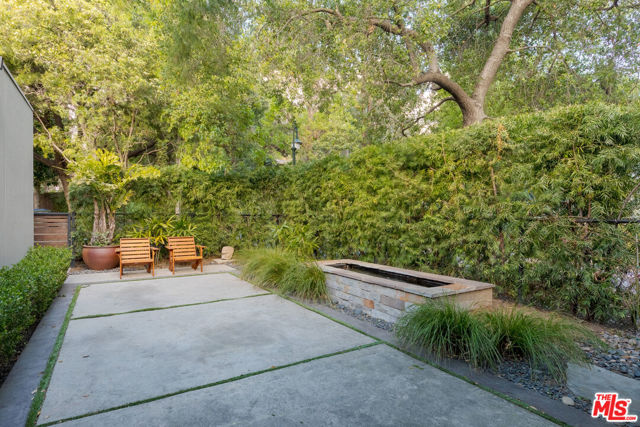 1280 Glen Oaks Boulevard, Pasadena CA: https://media.crmls.org/mediaz/89292390-fbd0-474b-b8a3-378d635fb0d3.jpg