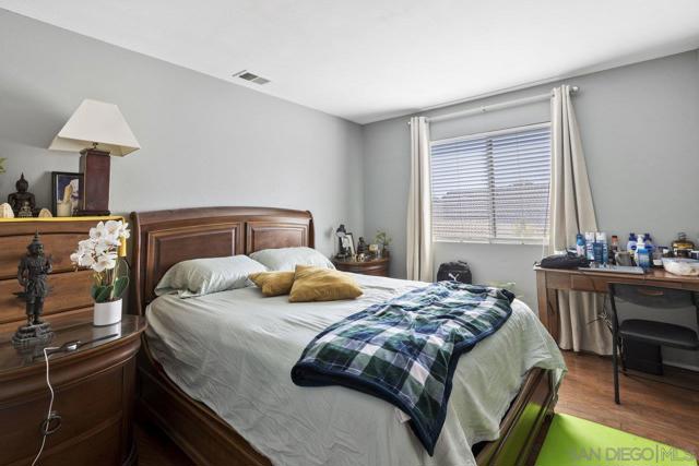 4425 Arbor Cove Cir, Oceanside CA: https://media.crmls.org/mediaz/89295424-e007-4f44-a1fe-9cc22893353c.jpg