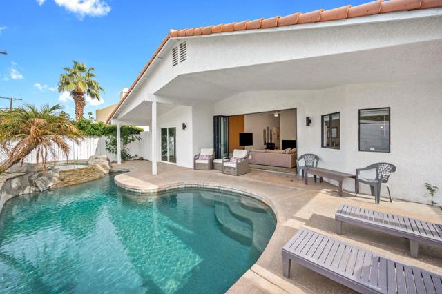 51605 Avenida Carranza, La Quinta CA: https://media.crmls.org/mediaz/8929855f-0921-460a-a7bf-b892fb262a9e.jpg
