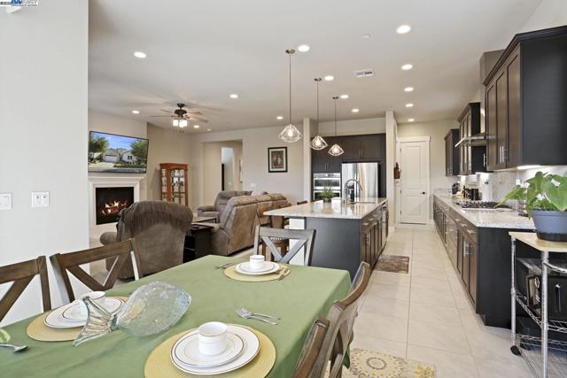 2595 Garden Farms Ave, Lathrop CA: https://media.crmls.org/mediaz/8929c036-2eb4-4bda-8c20-ac11cc3f3778.jpg