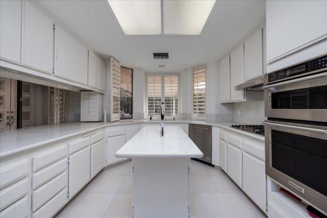 19 Colgate Drive, Rancho Mirage CA: https://media.crmls.org/mediaz/8929f1ab-a262-41f3-9ef3-353d5f054e2a.jpg