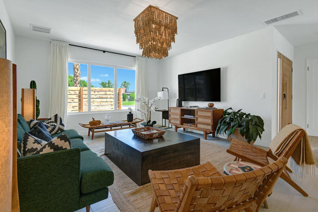 1373 E Madero Circle, Palm Springs CA: https://media.crmls.org/mediaz/892a4c73-6367-4e21-872b-9639d5a664e6.jpg