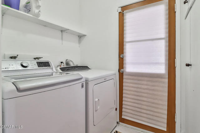 168 E Gainsborough Road, Thousand Oaks CA: https://media.crmls.org/mediaz/892a4fc6-a0b1-49be-b755-424496536a19.jpg