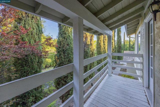 320 Miranda Ln, Alamo CA: https://media.crmls.org/mediaz/892ae536-9dc7-47d4-ac39-8d4343d49758.jpg