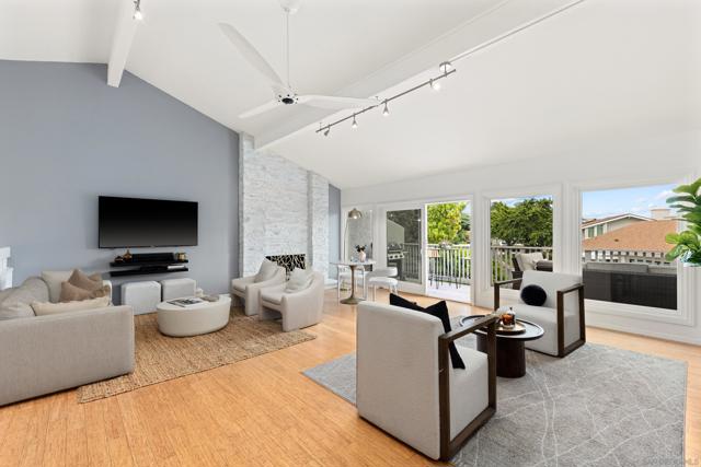 5719 Caminito Norte, La Jolla CA: https://media.crmls.org/mediaz/892af958-20d2-4e72-990e-1f8e17c30916.jpg