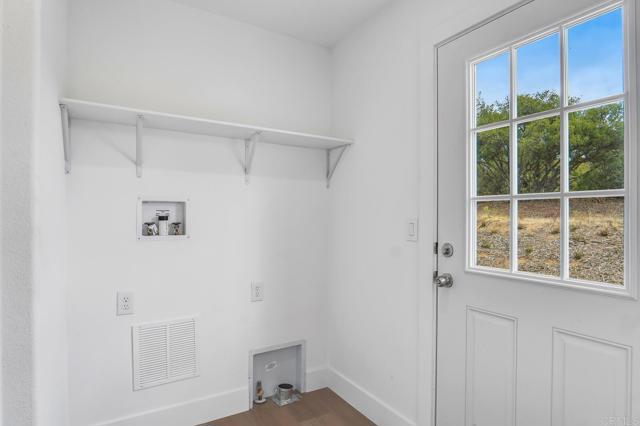 2203 Hyde Park Lane, Campo CA: https://media.crmls.org/mediaz/892b048b-956b-417d-baab-469d17bc846a.jpg